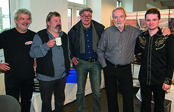 Mit Kollegen der „Compagnie Poesie“ im September 2013 in Schwelm: (v.l.) Adax Dörsam, Manfred Hausin, Michael Kröher, Hannes Wader, Carsten Langner (Foto: Kalle Korfhage)